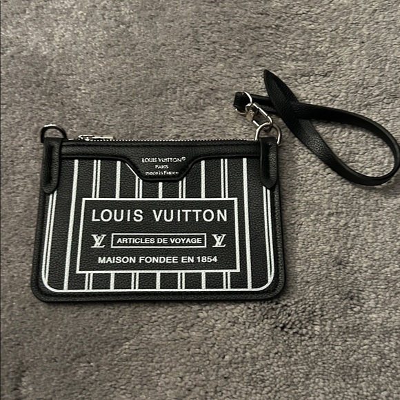 Dupe Louis Vuitton Black and White Striped Wristlet - Picture 2 of 3